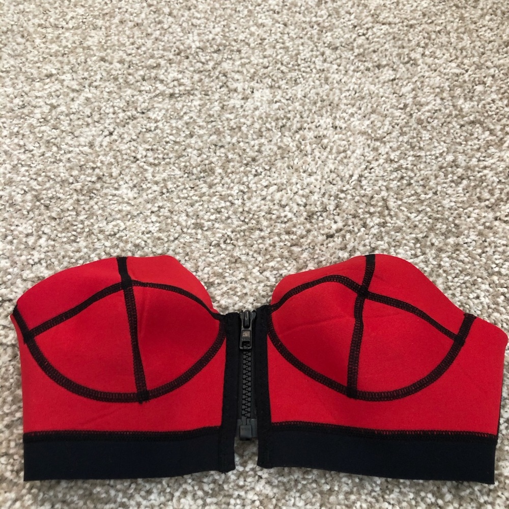 Red bikini - Picture 8 of 15